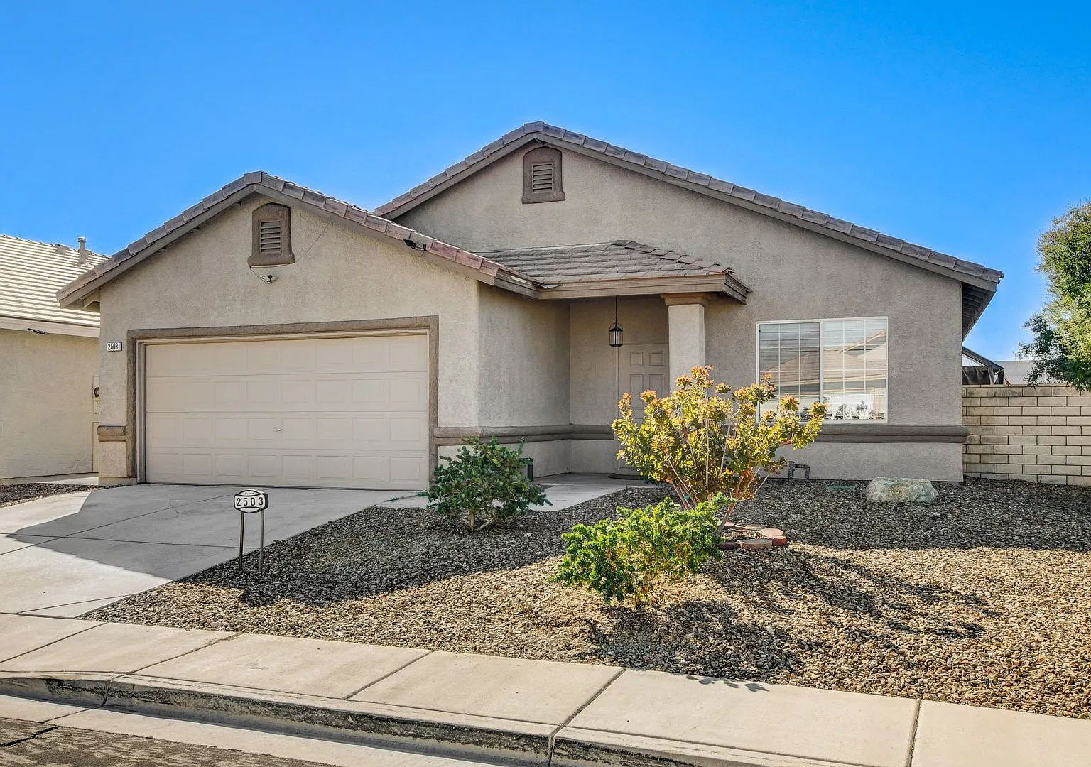 Stunning Modern 3 Bedroom Oasis w/ Vaulted Ceilings, Large Pet Friendly Backyard & NO HOA! — Photo 1