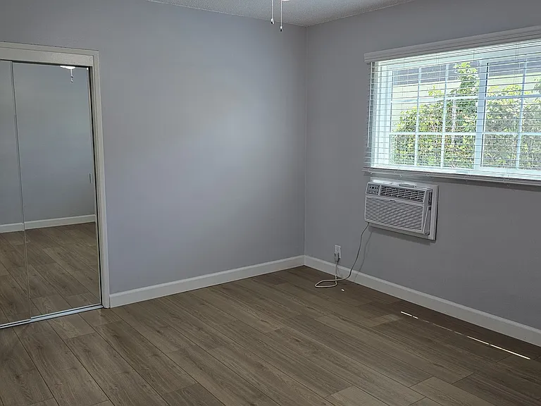 1501 N Hollywood Way #B — Photo 6