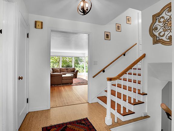 3rd image of 6 Terrace Pl