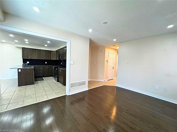 4th image of 11 Keith Cres