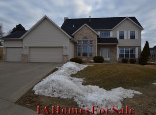 7718 Hampshire Ct NE, Cedar Rapids, IA 52402