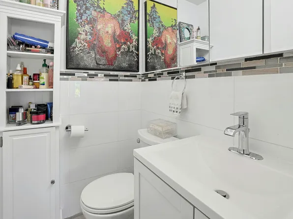 601 Kappock Street image 12 of 18