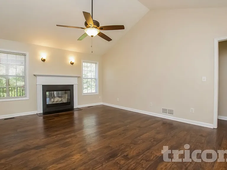 52 Spencer Ct — Photo 2