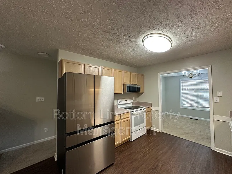 3 bed, 2.0 bath, 1544 sqft, $1,600 — Photo 4