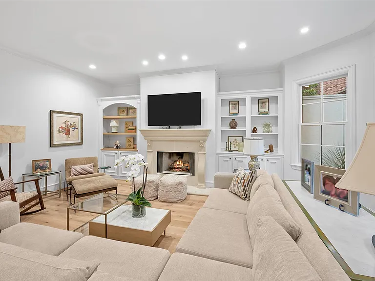 1235 Wynden Oaks Garden Dr — Photo 5