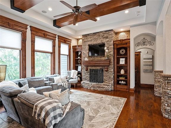 4th image of 2319 Hearthstone Cir SW