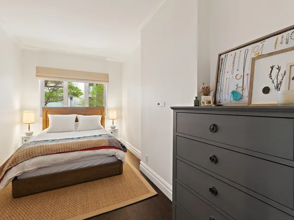 347 West 22nd Street image 9 of 13