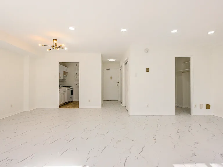 1900 Lyttonsville Rd #110 — Photo 7