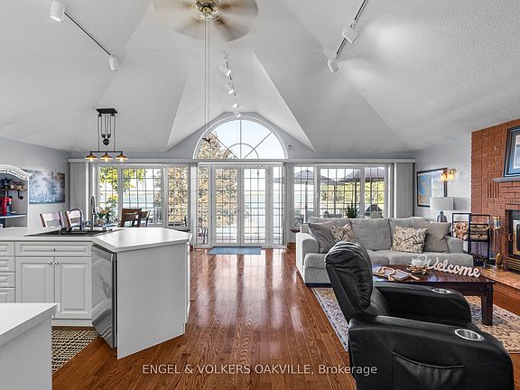 4th image of 216 Robins Point Rd