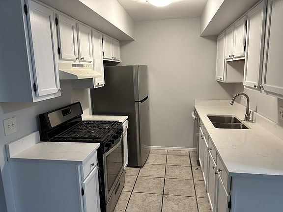 5th image of 209 Dartmouth Ct Unit A