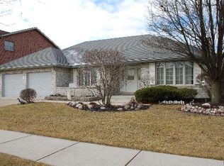 14868 Landings Ln, Oak Forest, IL