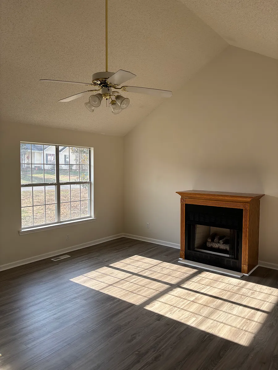 Building Photo - 6703 White Tail Dr