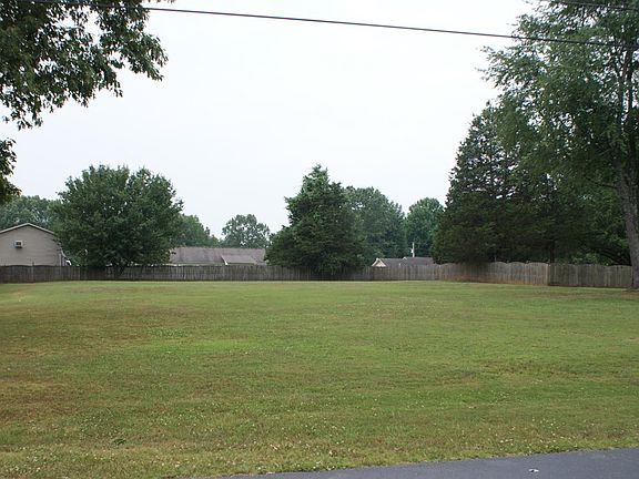 3rd image of 120 Oakview Dr