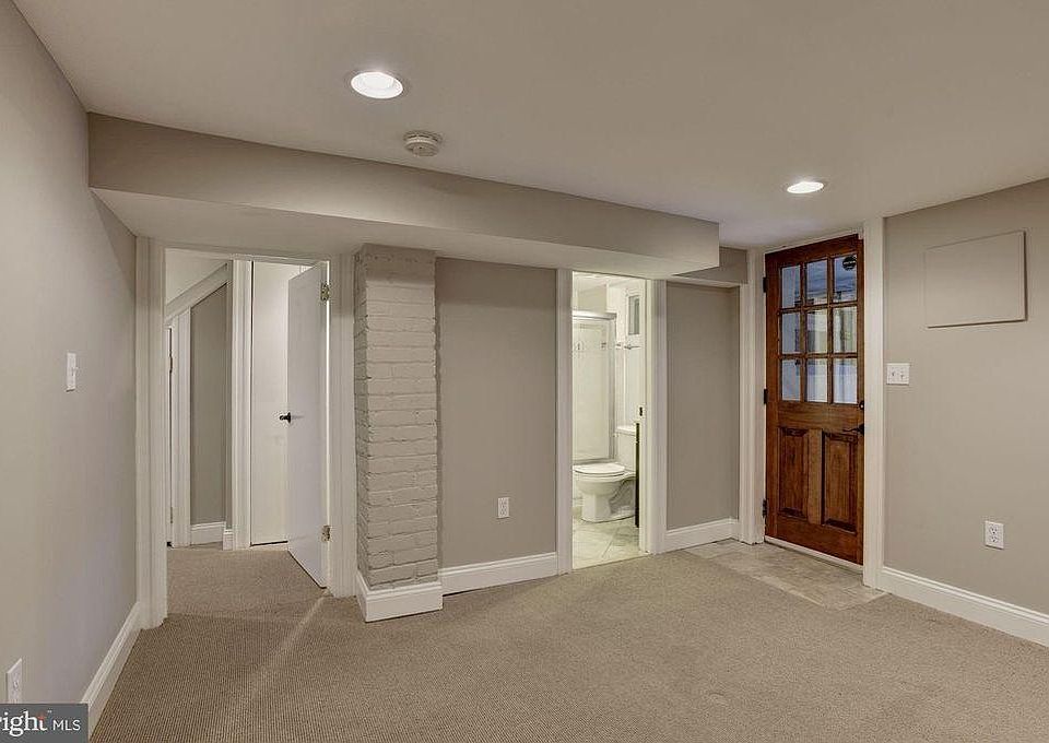 Bedroom and exterior entrance. Ensuite bathroom also opens directly into living area
