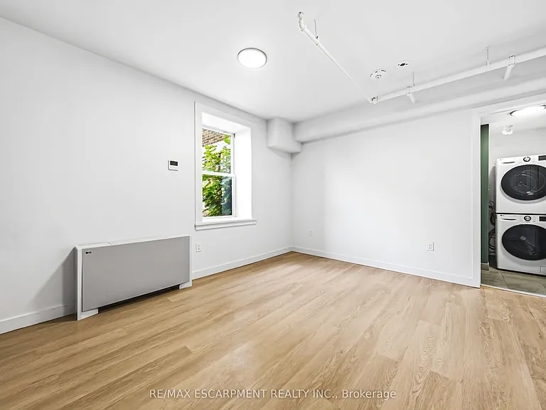 325 James St S #104 — Photo 4
