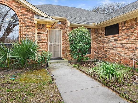 3rd image of 4938 Creekridge Ln