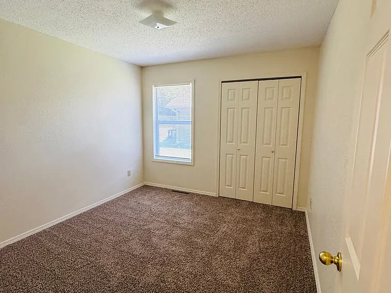 204 Howard St — Photo 15
