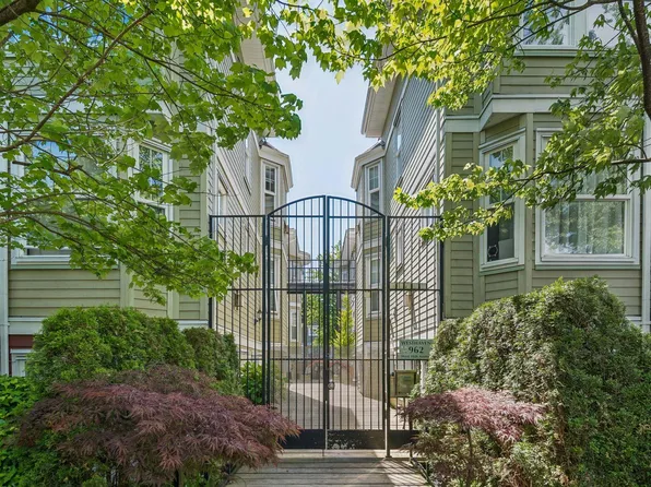 962 W 16th Ave #305, Vancouver, BC V5Z 1T2