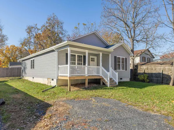 1104 Gardner St, Waynesboro, VA 22980
