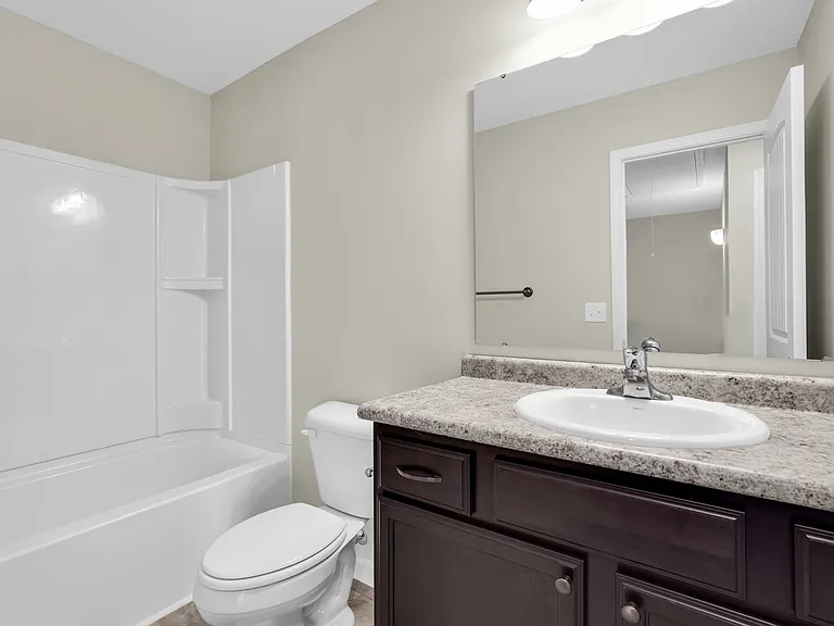 Guest Bath w/ Shower & Tub