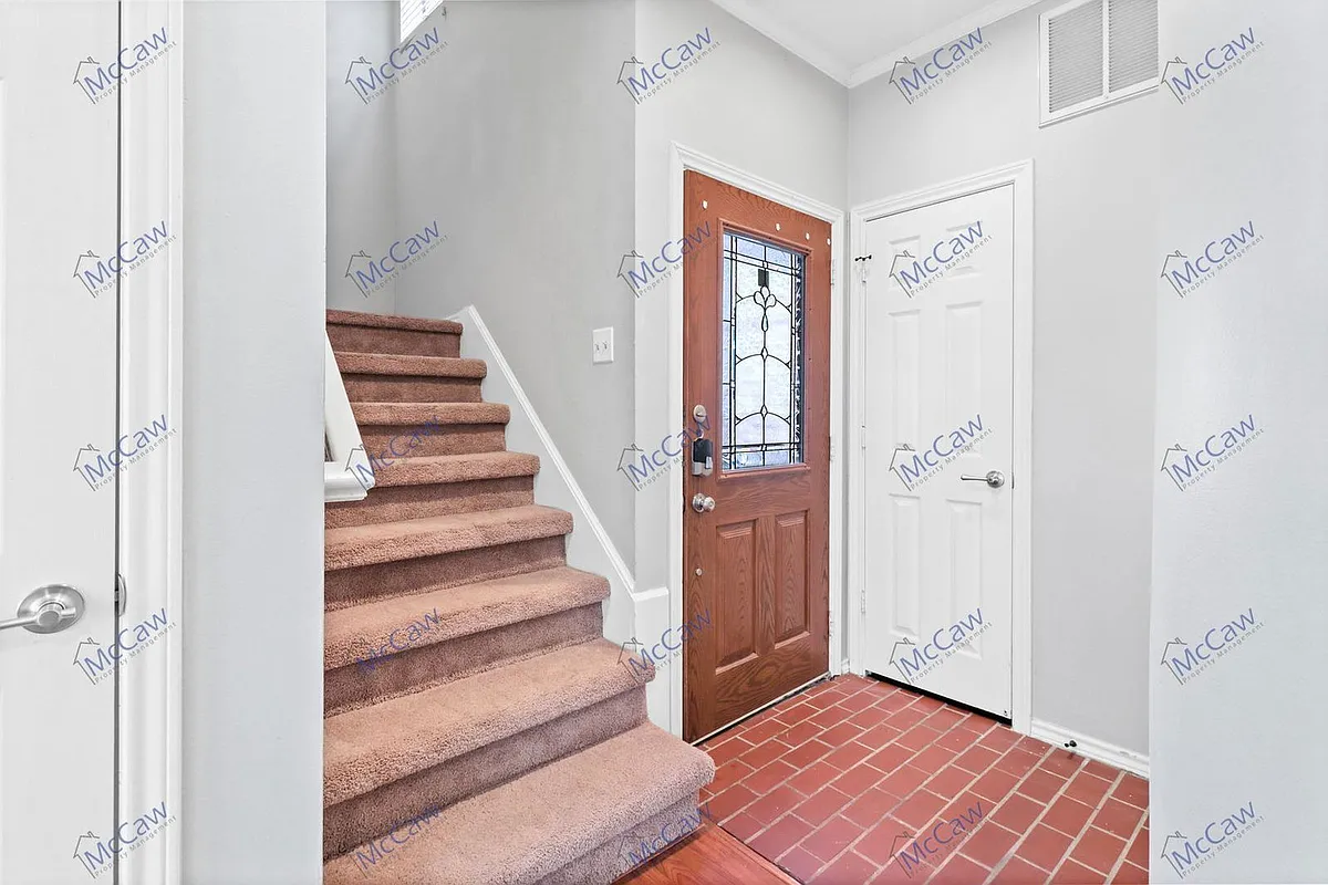 Building Photo - 4141 Hyer St #B