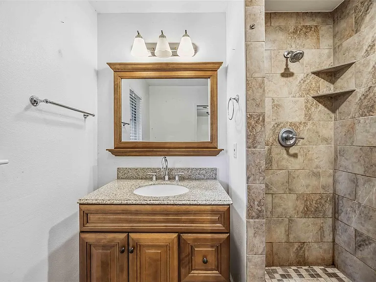435 Rolling Wood Rd — Photo 24