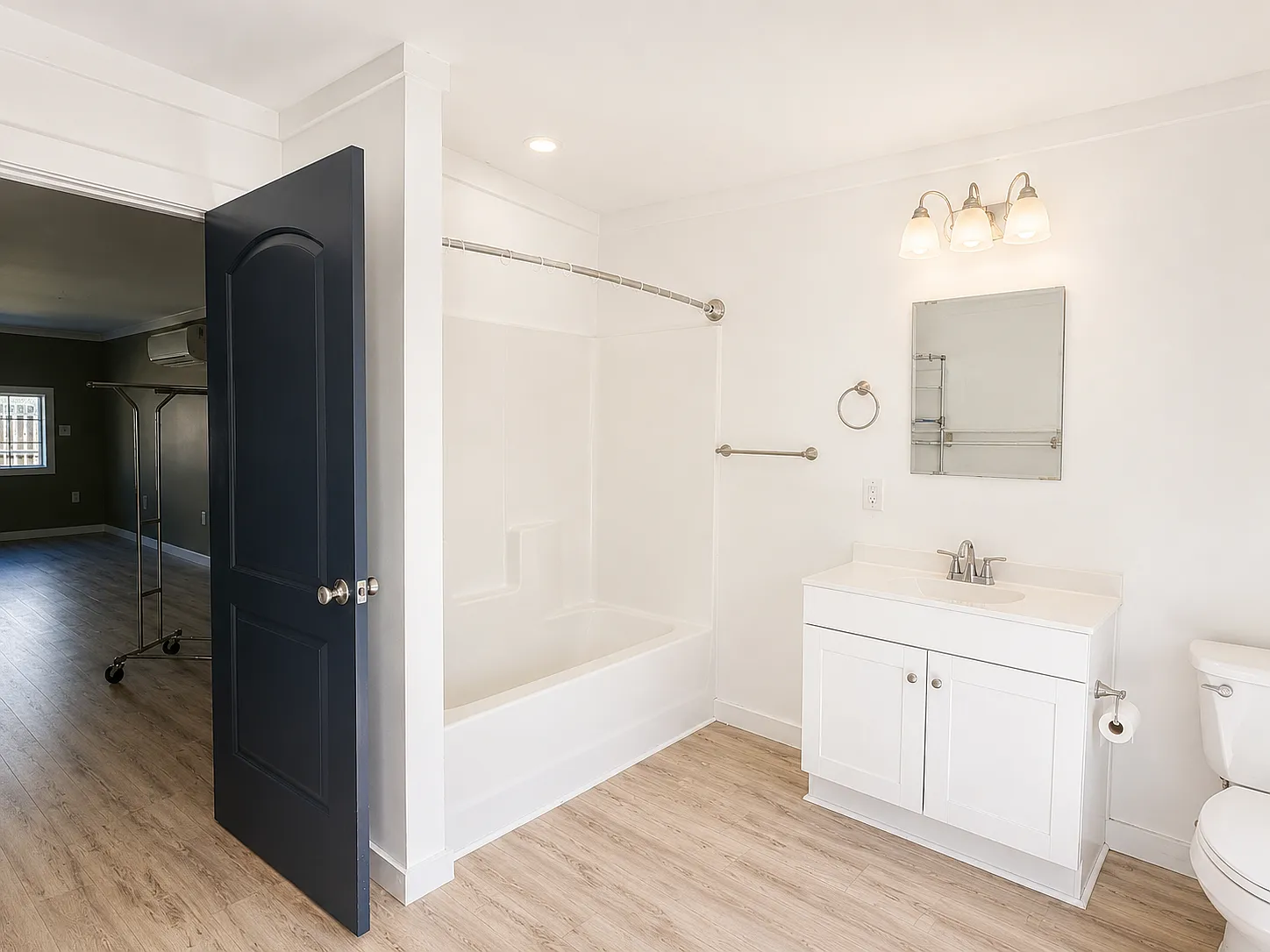 Studio, 995 sqft, $1,900 — Photo 4