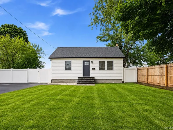 606 Catskill Avenue, Lindenhurst, NY 11757