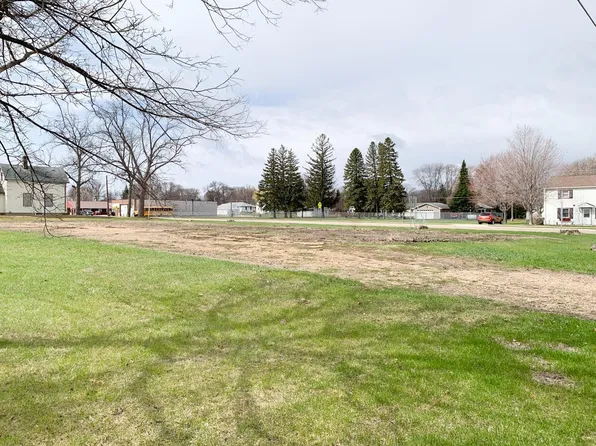 526 6th St, Gaylord, MN 55334