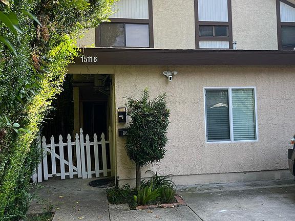 Entrance and Driveway parking