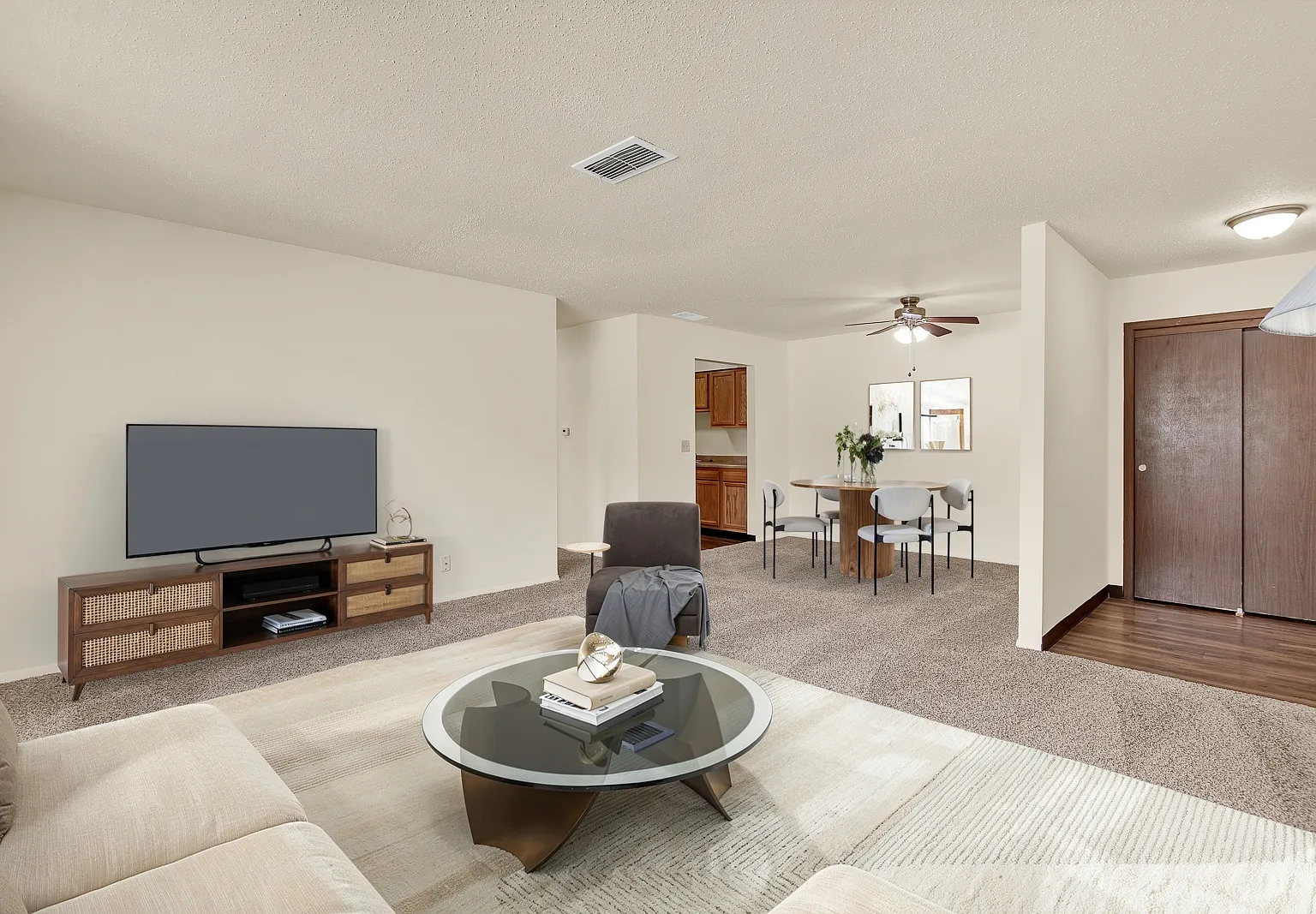 Kimberly Club Apartments — Photo 3