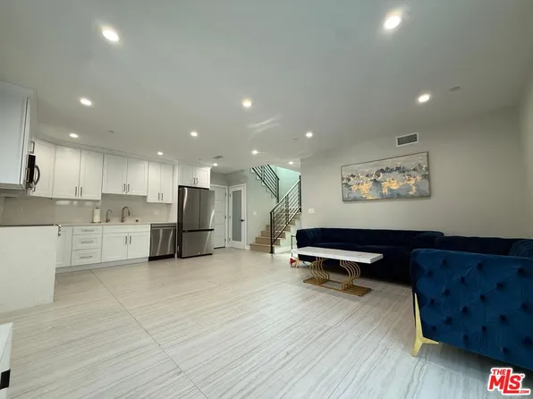 11333 1/2 Delano St, North Hollywood, CA 91606