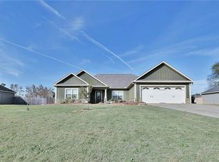 39 Winter Hawk Dr, Fort Mitchell, AL 36856