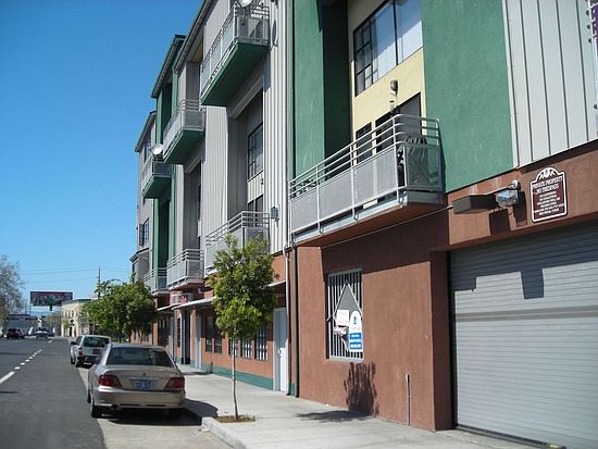 2nd image of 850 W Grand Ave APT 1