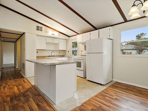 5th image of 134 Fern Dr