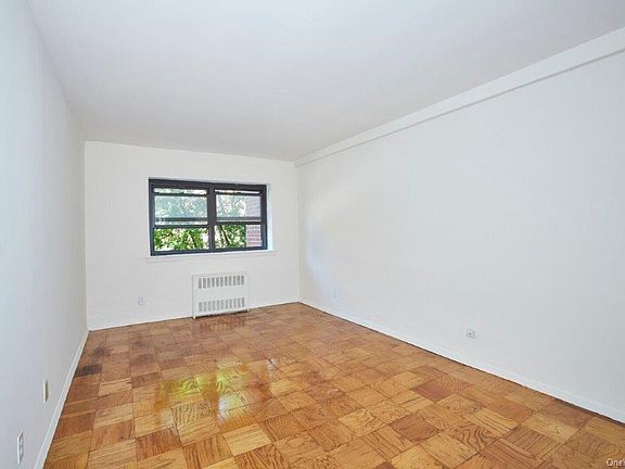 3rd image of 18 Lake St #3K