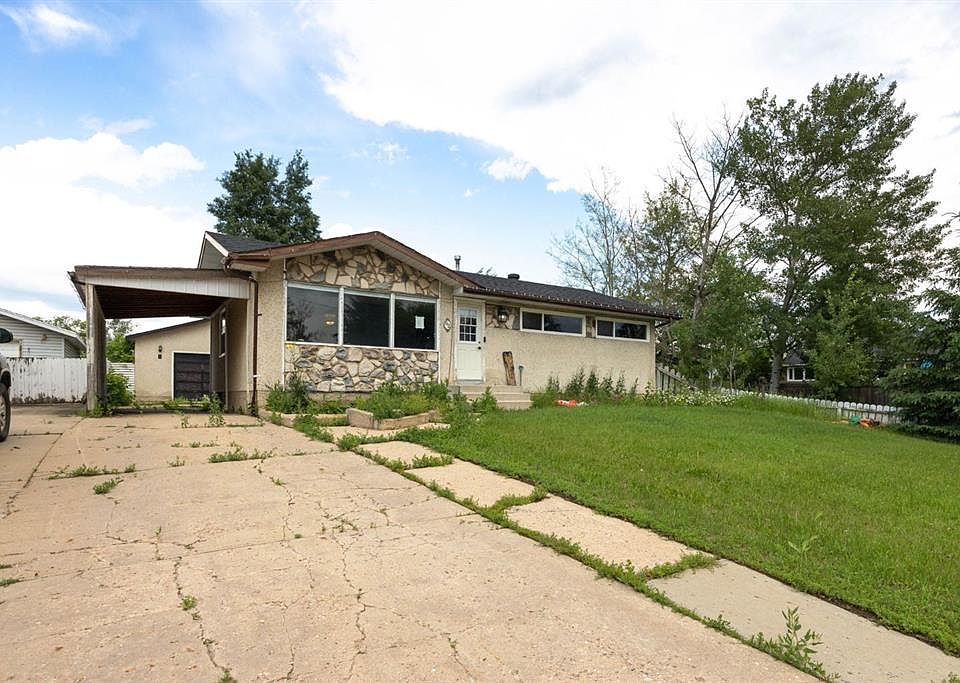 1st image of 2 S Moberly Cres