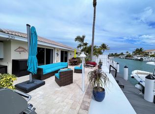 320 10th St, Key Colony Beach, FL 33051
