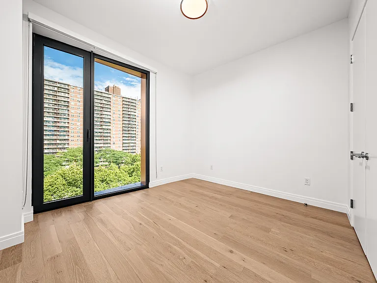 255 Lorimer St #553 — Photo 8