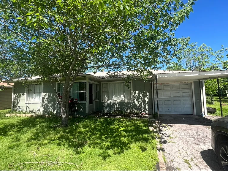 304 Avenue I — Photo 1