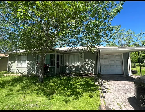 304 Avenue I Photo 1