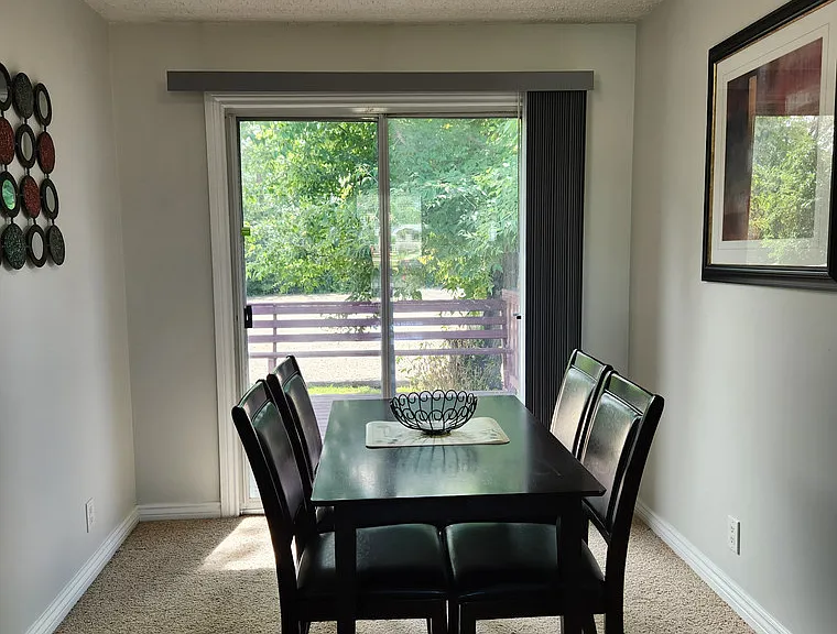 19 Newcombe Cres #M — Photo 6