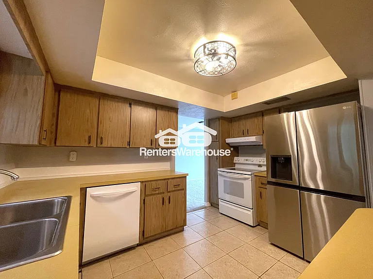 802 Embassy Rd — Photo 8