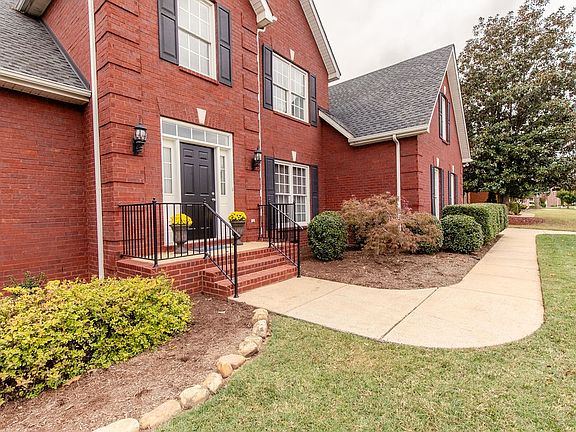 3rd image of 3085 Vicwood Dr