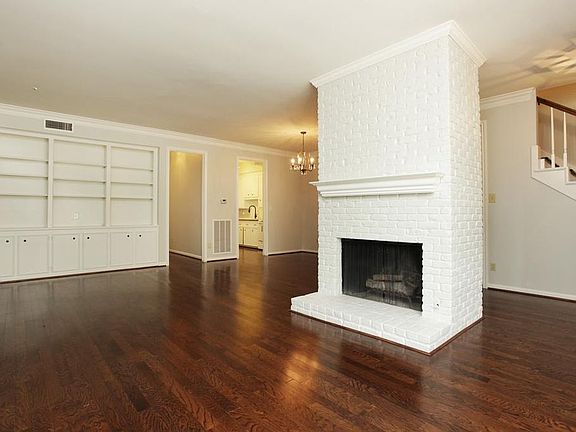Living Room w/FP