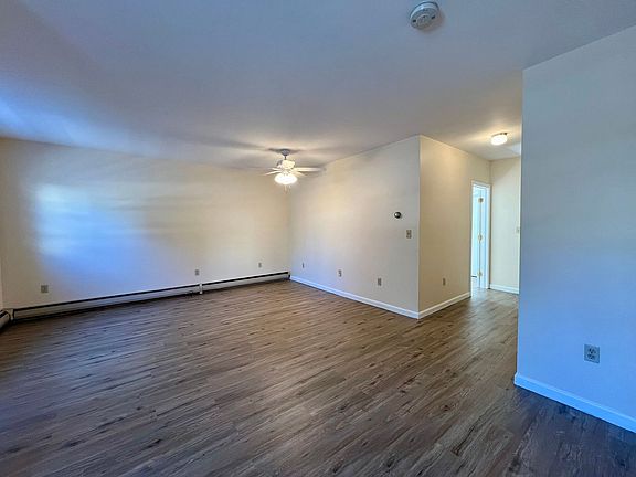 4th image of 574 Hall St