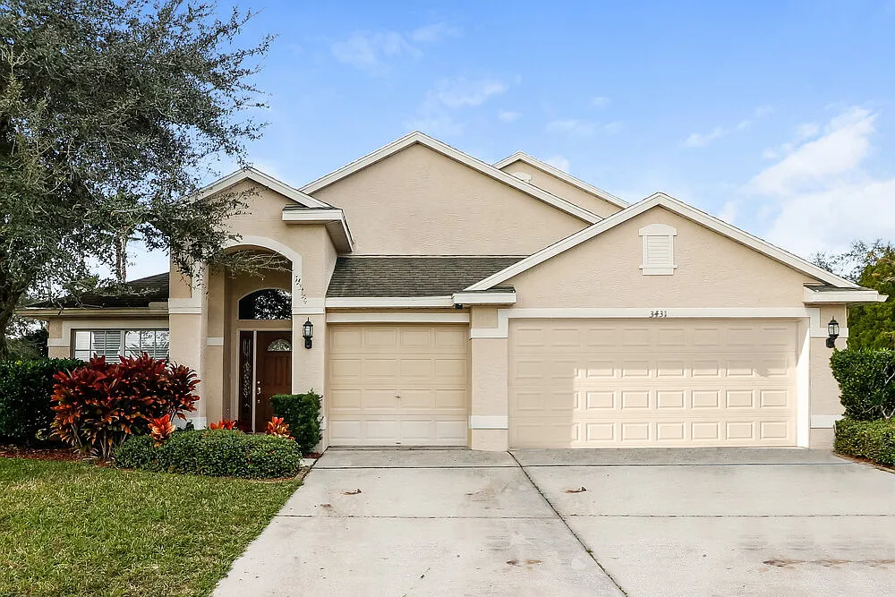 4 bed, 2.0 bath, 2425 sqft, $4,700 — Photo 1