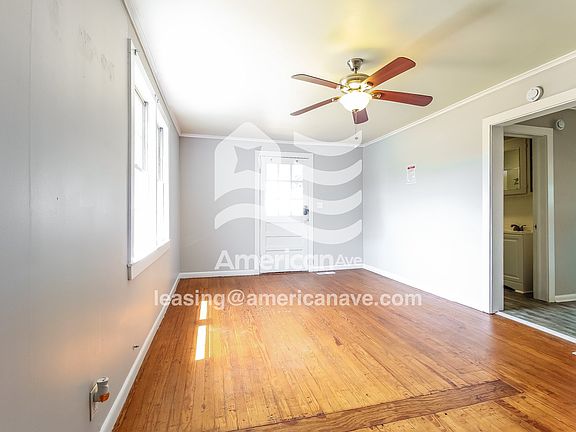 2065375_004_living_room_5.jpg