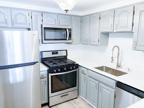 2nd image of 4808 Moorland Ln APT 1105