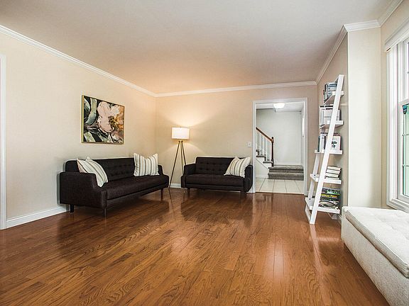 5th image of 565 Aldersgate Dr
